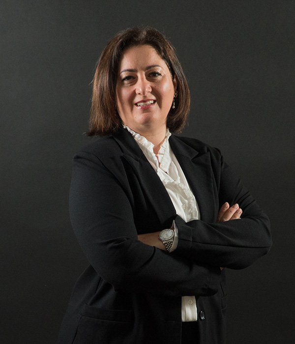 L’avvocato Cinzia Lucia Barbagallo è esperta nel diritto civile, con competenza in contrattualistica, diritti reali, diritto del lavoro.