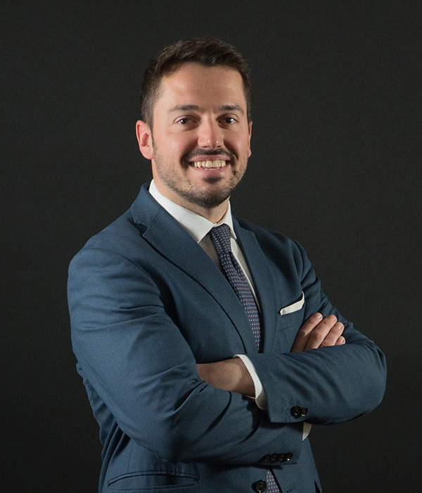 L’avvocato Riccardo Manfron è attivo in diritto tributario e diritto penale dell’economia con specializzazione in imposte dirette e indirette